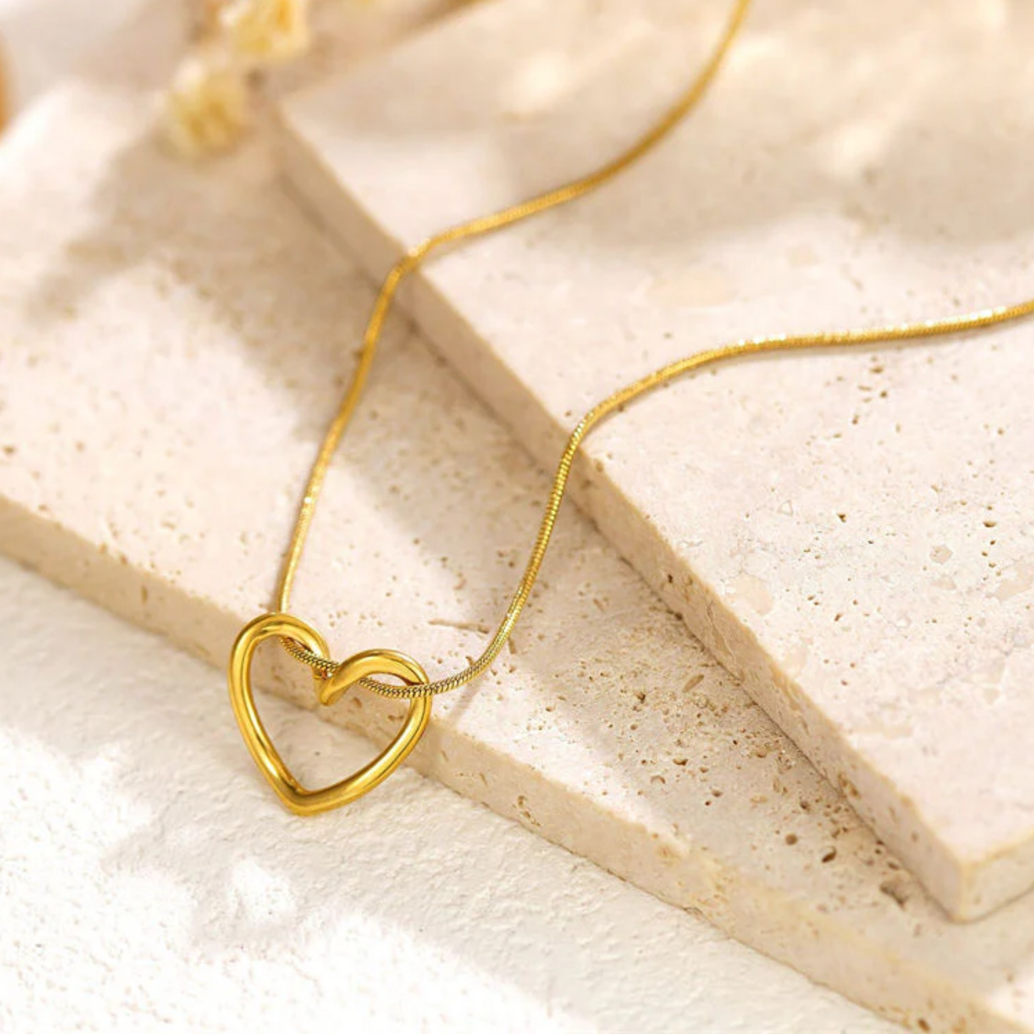 Elegant Simple Heart Shape Stainless Steel 18K Gold Plated Hollow Pendant With chain