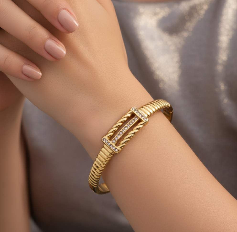 Elegant Gold-Plated Anti-Tarnish Bracelet with Crystal Detailing